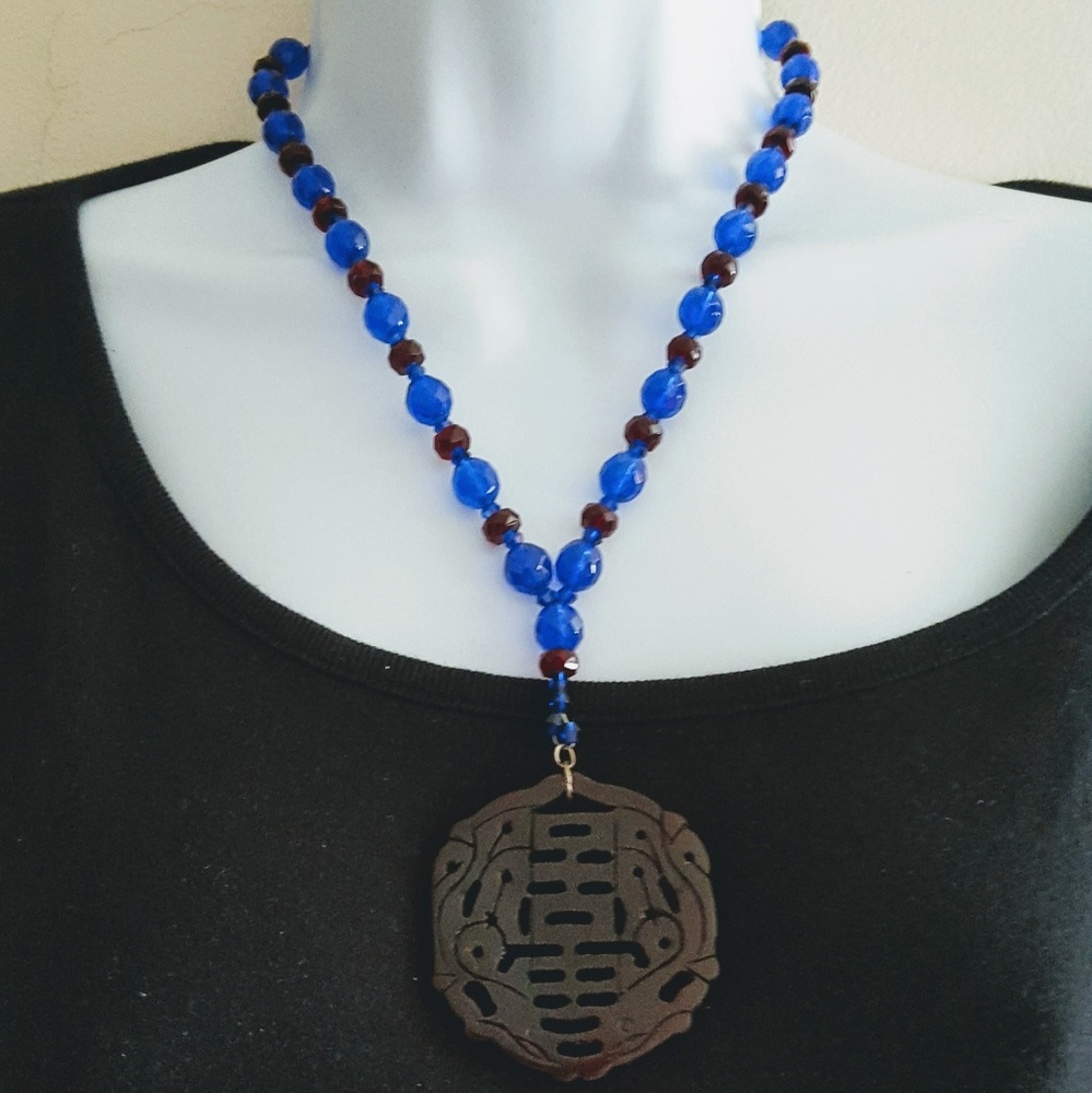 STRIKING! Royal Blue Necklace(Glass Beads) with Medallion Pendant!